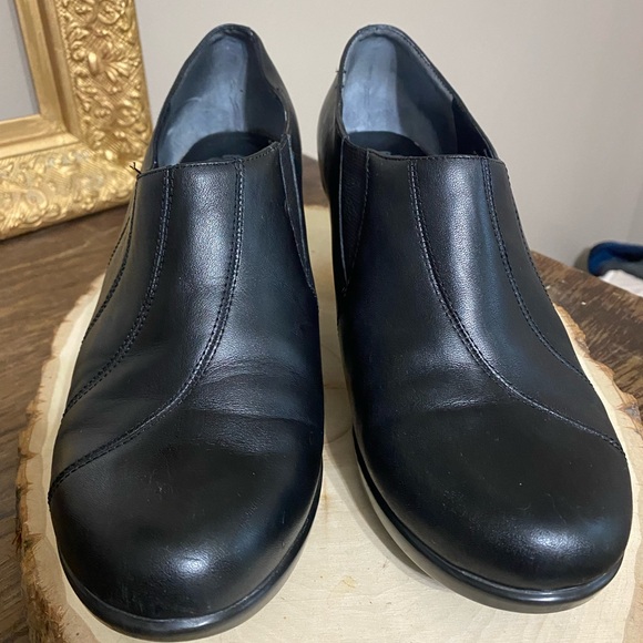 Dansko Bennett Nappa black 2.75" leather bootie/heels. Women's EU 39 (US 8.5) - Picture 3 of 10